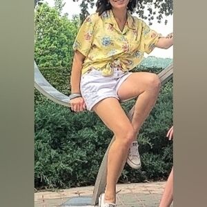 ❄️2/$15❄️ Liz Claiborne Yellow Floral Blouse/ Hawaiian Shirt